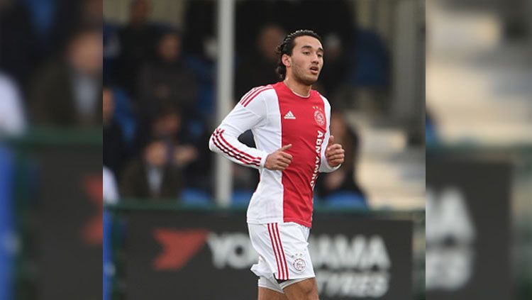 Permainan Ezra Walian terus mendapat pantauan dari Luis Milla. Copyright: © Tom Dulat/Getty Images