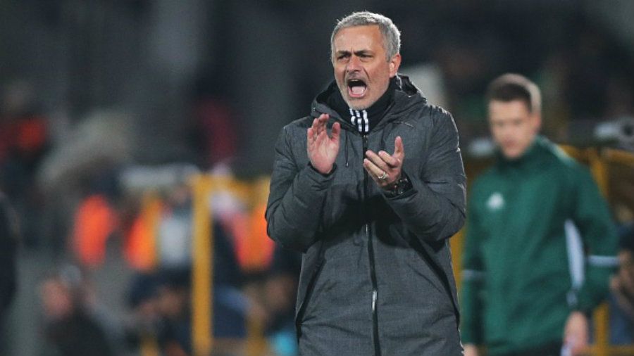 Jose Mourinho dalam laga melawan Rostov di Piala Europa. Copyright: © Andrey Bogunov/Anadolu Agency/Getty Images