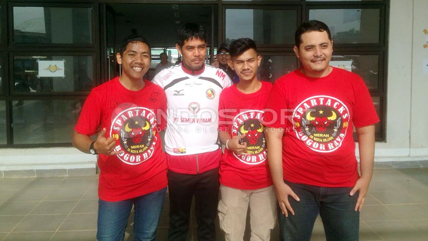 Nilmaizar pelatih Semen Padang. Copyright: Muhammad Adi Yaksa/Indosport