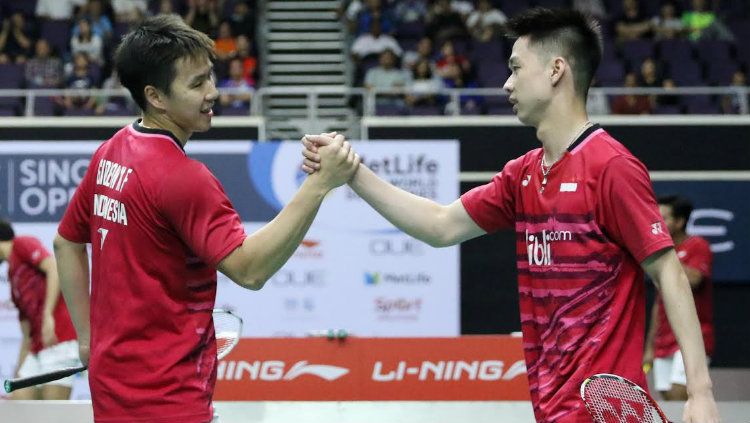Kevin Sanjaya Sukamuljo/Marcus Fernaldi Gideon beraksi dalam Singapore Open 2017. Copyright: © Humas PBSI