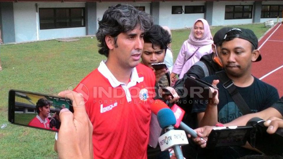 Pelatih Persija Jakarta, Stefano Cugurra Teco. Copyright: Gerry Anugrah Putra/Indosport