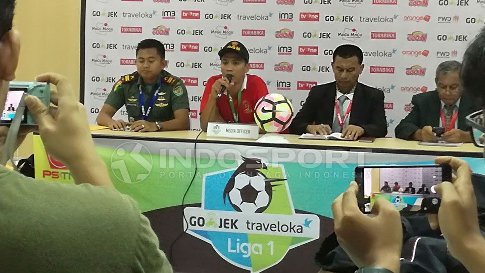 Jumpa Pers jelang laga PS TNI vs Persib Bandung. Copyright: Zainal Hasan/Indosport