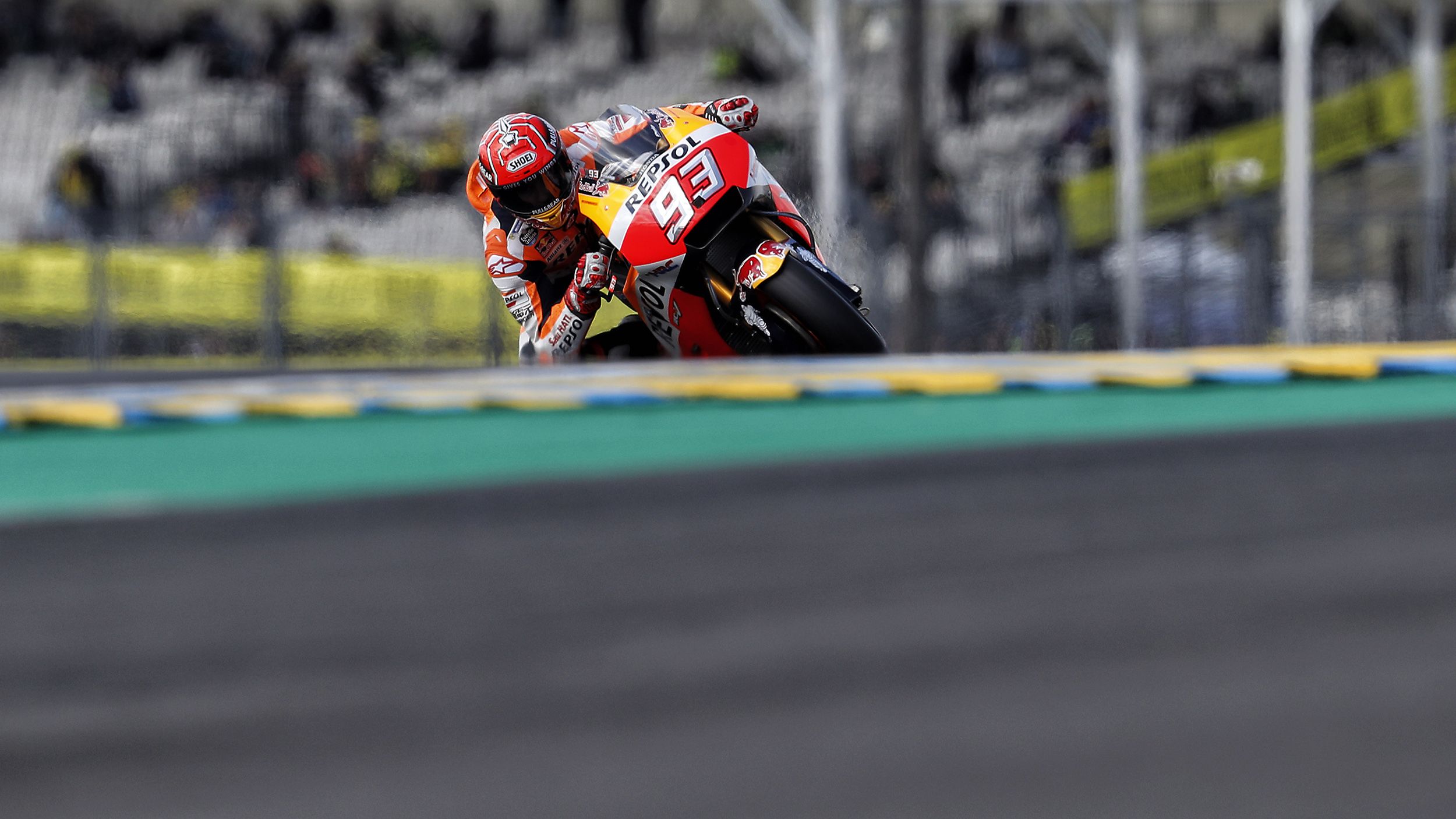 Marc Marquez saat menjalani sesi latihan bebas di Sirkuit de La Sarthe pada MotoGP Prancis 2017. Copyright: © repsolmedia.com