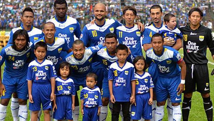 Skuat Persib Bandung 2013. Copyright: © sidomi.com