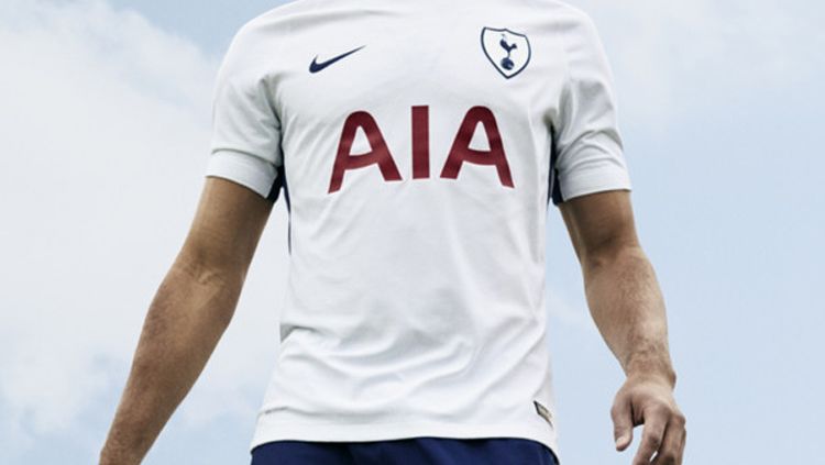 Jersey anyar Tottenham Hotspur. Copyright: © Official Website