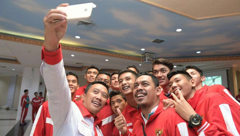 Menpora Imam Nahrawi melepas atlet pelajar Asean School Games. Copyright: © humas kemenpora