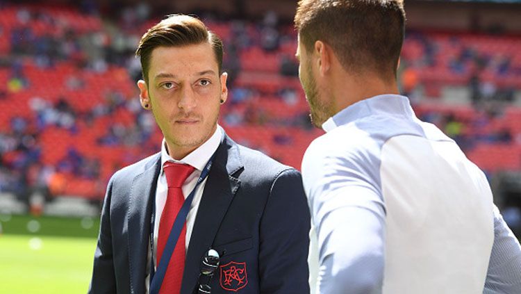 Mesut Ozil (kiri), playmaker Arsenal. Copyright: © INDOSPORT