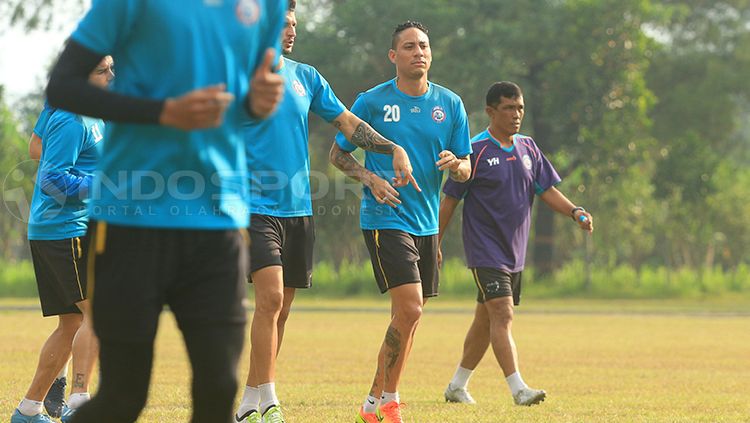 Juan Pablo Pino di sesi latihan bersama Arema FC. Copyright: © Ian Setiawan/INDOSPORT