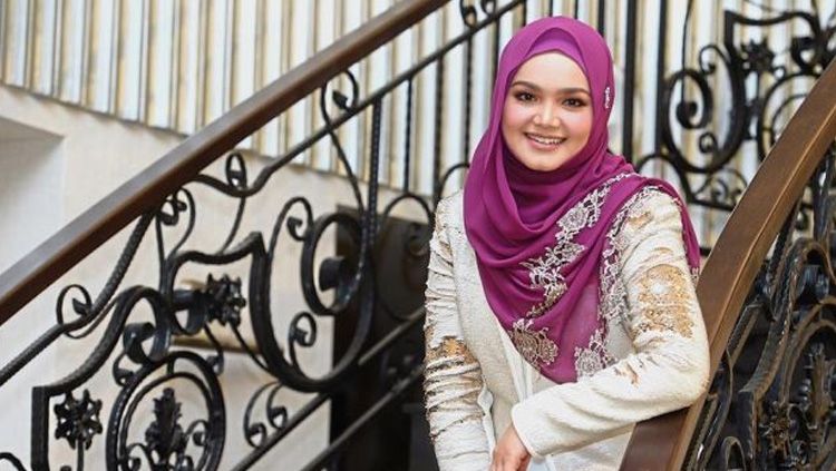 Siti Nurhaliza ternyata jago main badminton! Copyright: © Instagram/Siti Nurhaliza