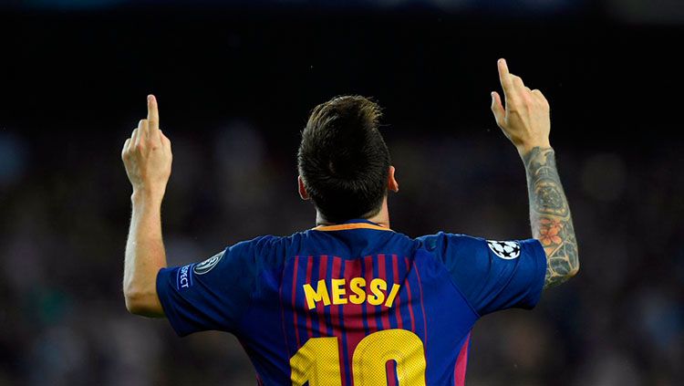 Selebrasi Lionel Messi setelah mencetak gol ke gawang Juventus. Copyright: © Twitter @SquawkaNews