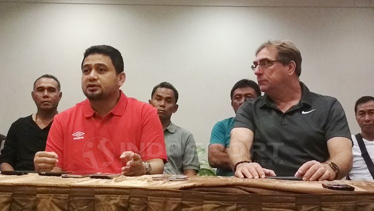 CEO PSM Makassar, Munafri Arifuddin (kiri) dan pelatih Robert Rene Alberts. Copyright: © Muhammad Nur Basri/INDOSPORT