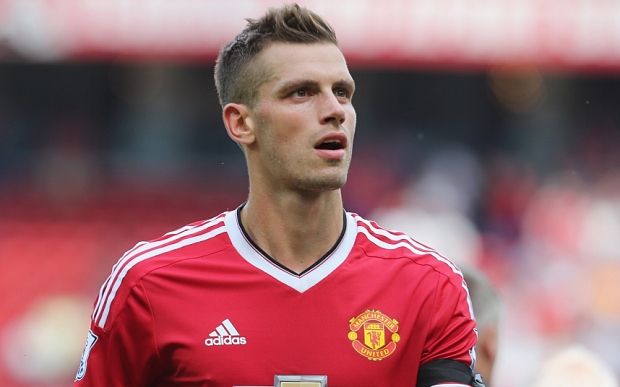 Jose Mourinho sangat senang Morgan Schneiderlin pergi dari Manchester United. Copyright: Internet