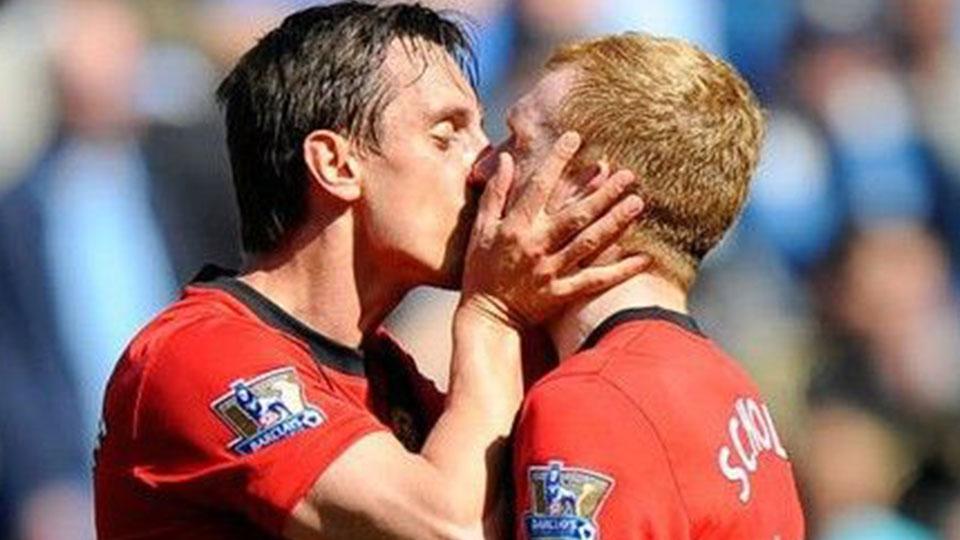 Gary Neville dan Paul Scholes. - INDOSPORT