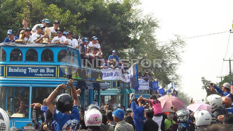 Bobotoh arak Persib Bandung juara Piala Presiden 2015. Copyright: Muhammad Ginanjar/INDOSPORT