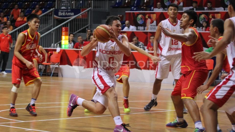 Pemain%20Indonesia%2C%20James%20Huang%20Alvaro%20dijaga%20ketat%20pemaib%20Malaysia.