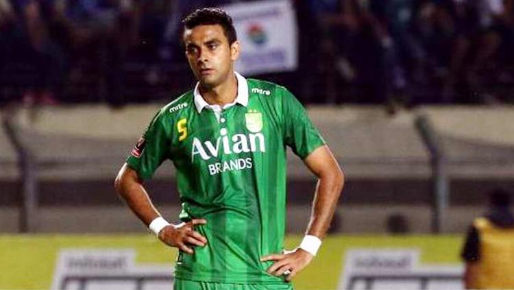 Otavio Dutra saat mengenakan jersey Persebaya Surabaya. Copyright: Istimewa