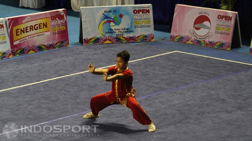 Aksi%20atlet%20wushu%20dari%20Inti%20Bayangan%2C%20Muhammad%20Firdaus%20di%20kelas%20Nan%20Quan%20Junior%20C%20pada%20Kejurnas%20Wushu%20Junior%202015%20di%20Tennis%20Indoor%20Senayan%2C%20Senin%20%2821%2F12%2F15%29.