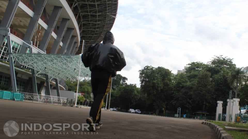 Yang sedang kekinian adalah maraknya masyarakat yang melakukan jogging di arena trak jogging GBK