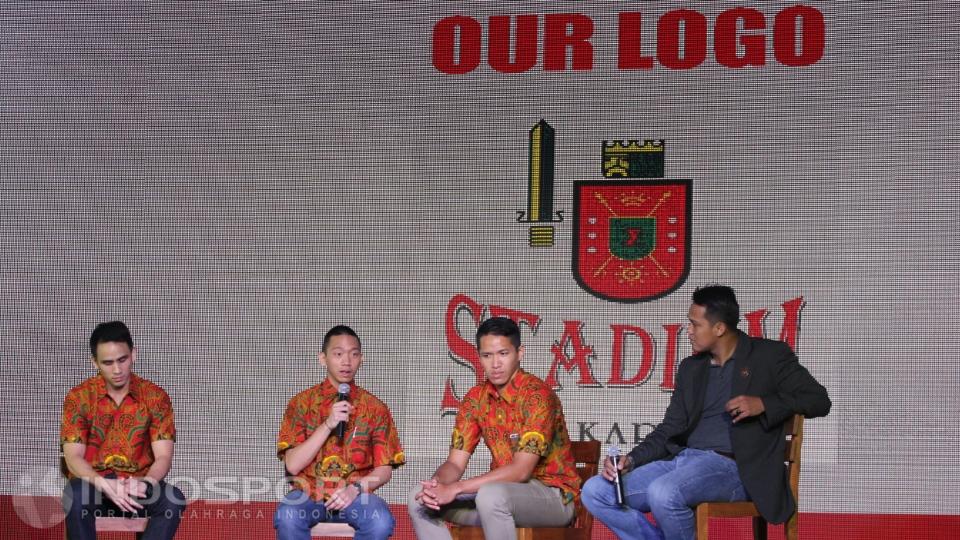Sesi tanya jawab wartawan dengan Manager, Pelatih, kapten Stadium Happy 8 Jakarta.