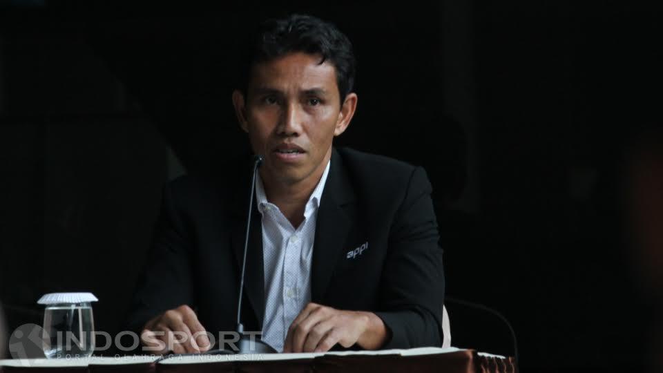 Anggota%20Exco%20APPI%2C%20Bima%20Sakti%2C%20meminta%20klub%20yang%20belum%20melunasi%20gaji%20pemain%20segera%20menuntaskan%20sebelum%20ISL%20dimulai.