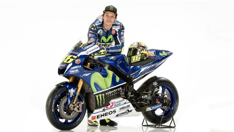 Valentino Rossi saat memamerkan motor barunya beberapa waktu lalu. - INDOSPORT