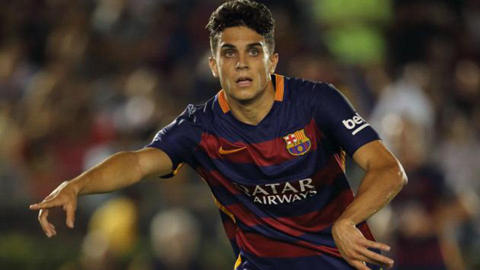 Pacar mantan pemain raksasa Liga Spanyol (LaLiga), Barcelona, Marc Bartra yakni Jessica Goicoechea pamer gaun belahan dada di Museu Nacional Dâart de Catalunya.