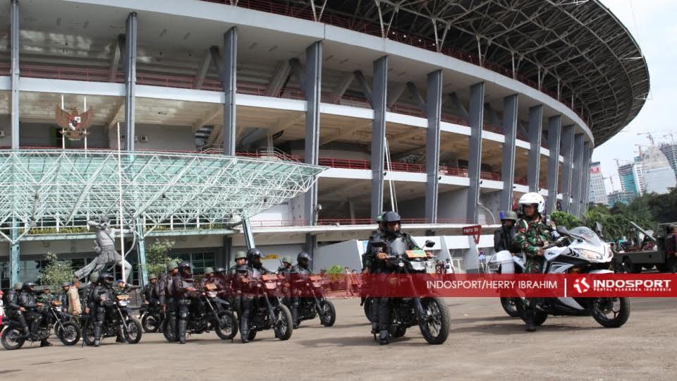 Satuan tentara pengamanan roda dua siap siaga mengamankan laga final PJS.