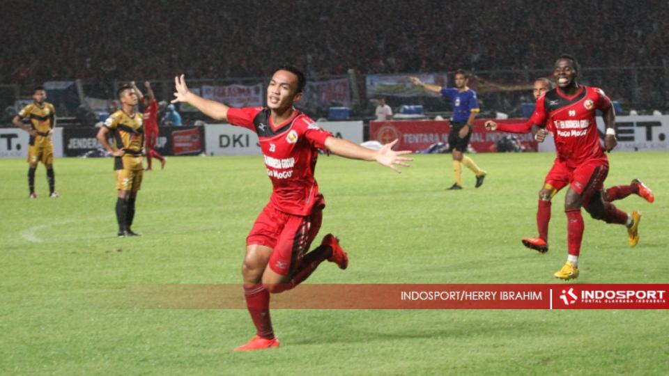Inilah salah satu momen di partai final Piala Jenderal Sudirman, Minggu (24/01/16).