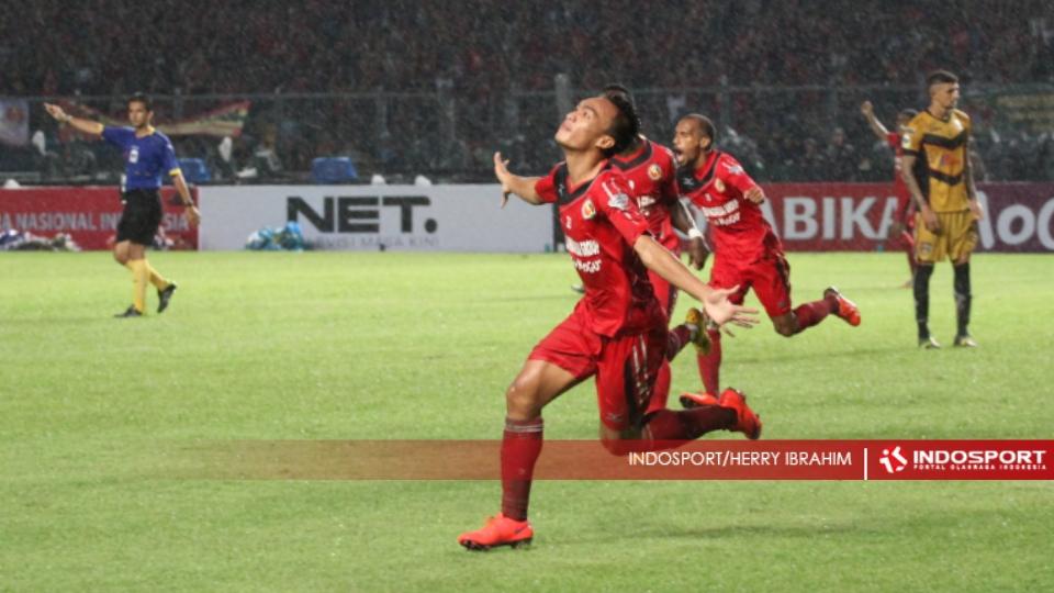 Semen%20Padang%20vs%20Mitra%20Kukar%2C%2024%2F01%2F2016.