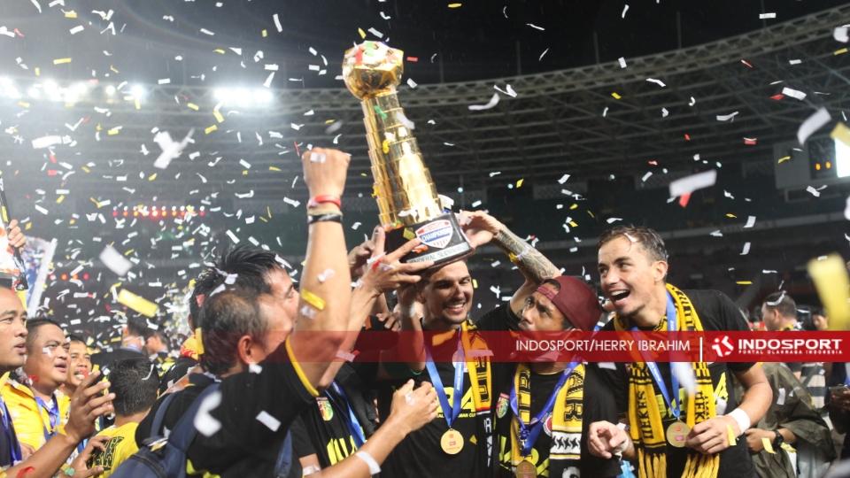 Inilah salah satu momen di partai final Piala Jenderal Sudirman, Minggu (24/01/16).