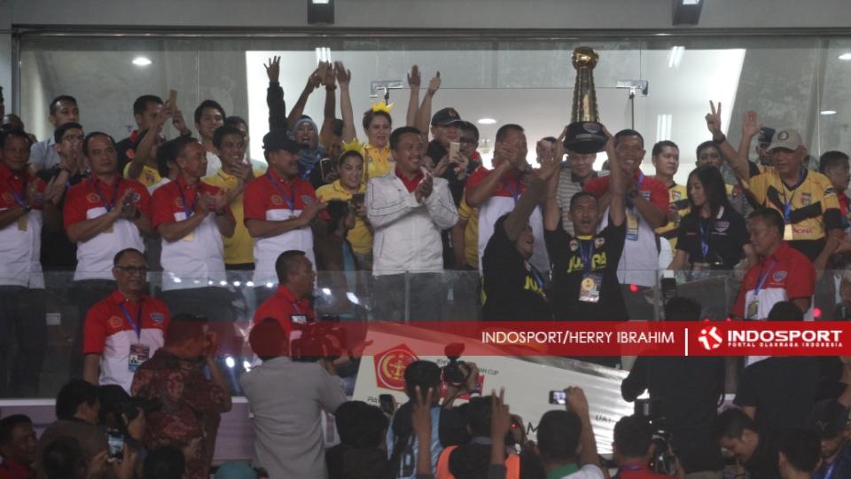 Inilah salah satu momen di partai final Piala Jenderal Sudirman, Minggu (24/01/16).