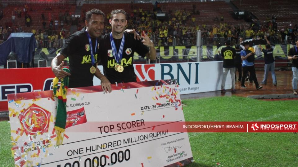 Inilah salah satu momen di partai final Piala Jenderal Sudirman, Minggu (24/01/16).