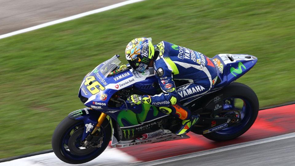 Valentino Rossi sedang mengikuti tes hari kedua di Sirkuit Sepang. - INDOSPORT