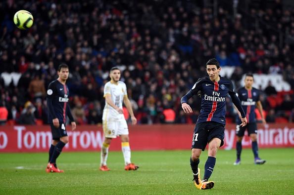 Angel Di Maria melepas tembakan saat PSG menjamu Lille pada Minggu (14/02/16). Copyright: internet