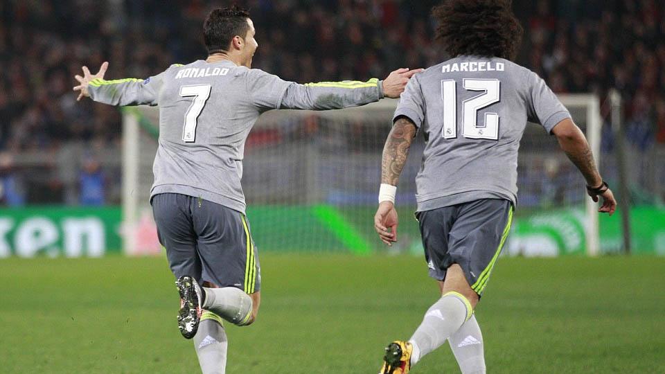 Ronaldo dan Marcelo berlari ke arah Zidane setelah mencetak gol. Copyright: INTERNET