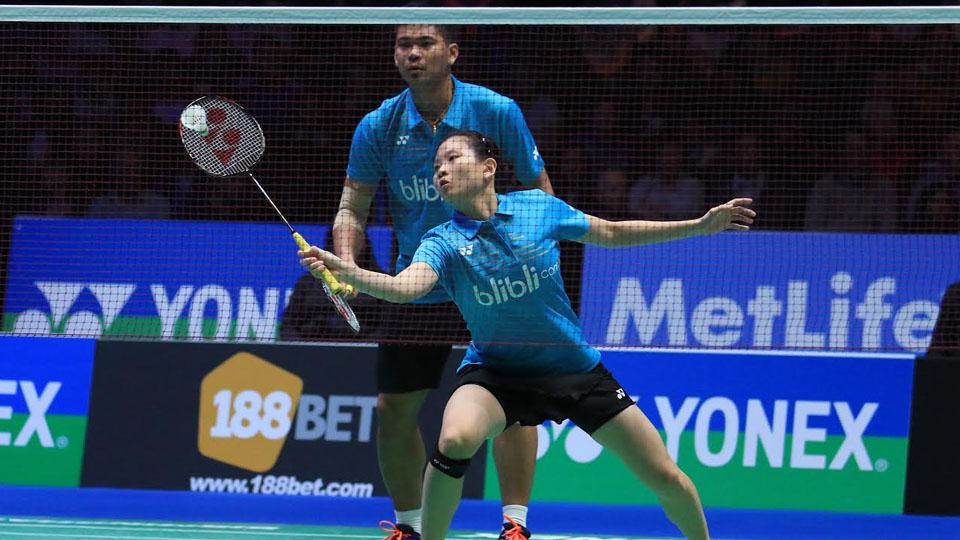 Debby%20Susanto%20berusaha%20keras%20menadah%20cemesan%20dari%20lawan%20di%20All%20England%202016.