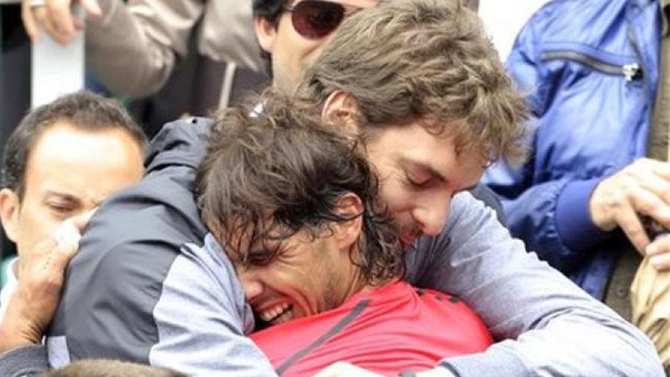 Rafael Nadal dan Pau Gasol bersahabat dekat. - INDOSPORT