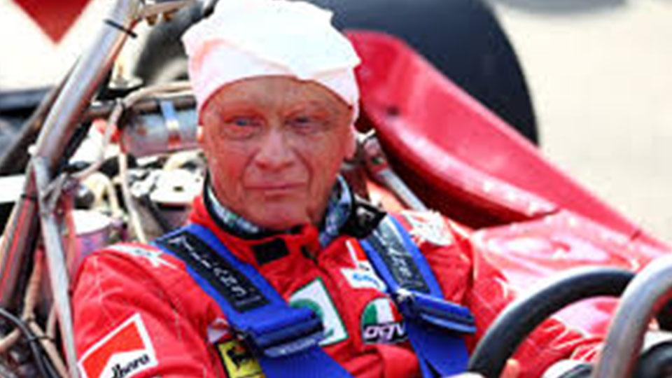 Pembalap legendaris Formula 1, Niki Lauda, bakal dimakamkan dengan kostum balap yang ia pernah pakai - INDOSPORT