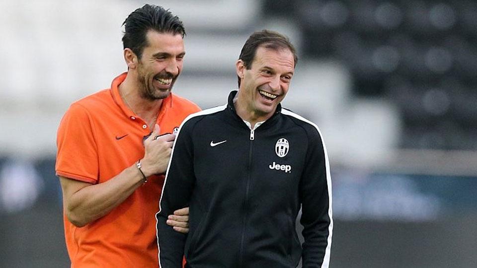 Gianluigi Buffon dan Massimiliano Allegri. Copyright: INTERNET