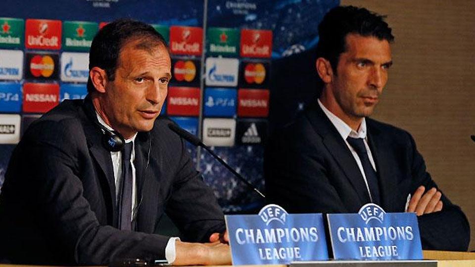 Gianluigi Buffon dan Massimiliano Allegri konferensi pers Liga Champions. Copyright: INTERNET