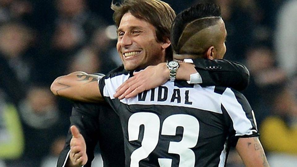 Antonio Conte dan Arturo Vidal di Juventus. Copyright: INTERNET