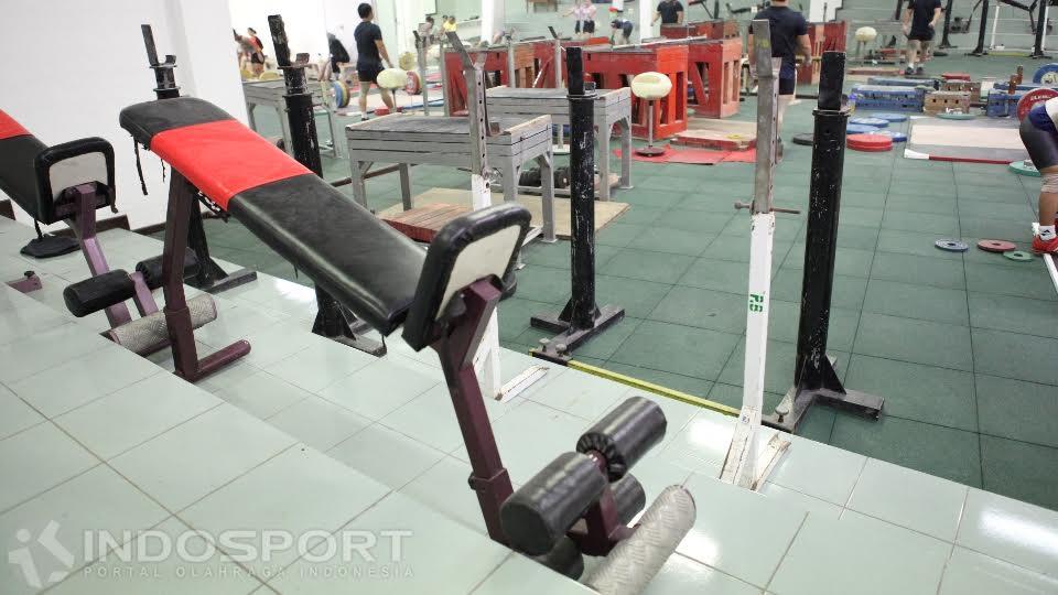 Tempat berlatih ini cukup nyaman dan bersih. Namun fasilitas yang ada merupakan alat-alat lama yang bisa dikatakan sudah tidak layak dan diganti.