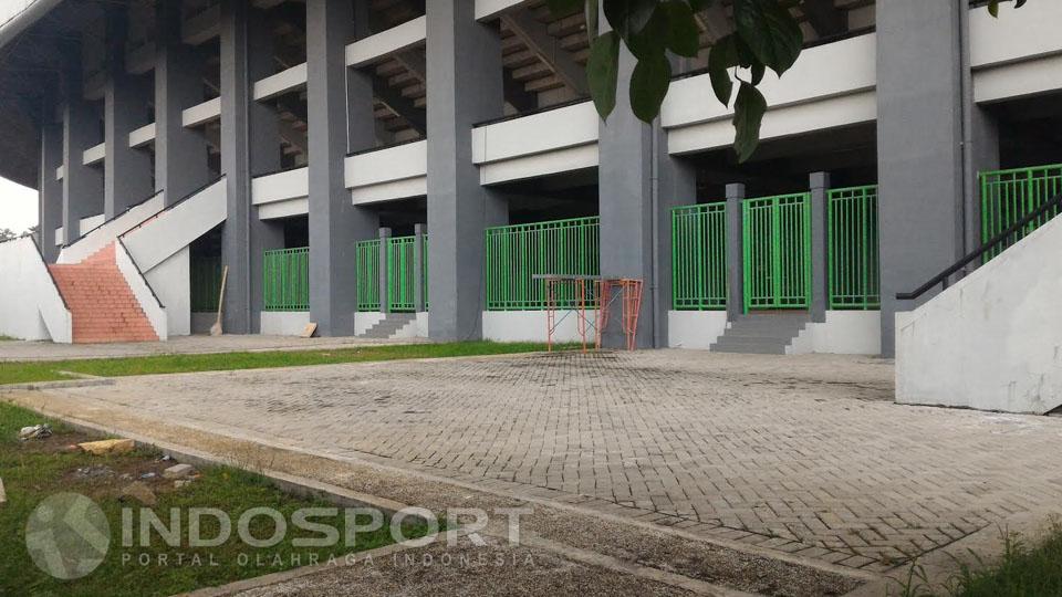Salah satu pintu masuk Stadion Patriot Bekasi.