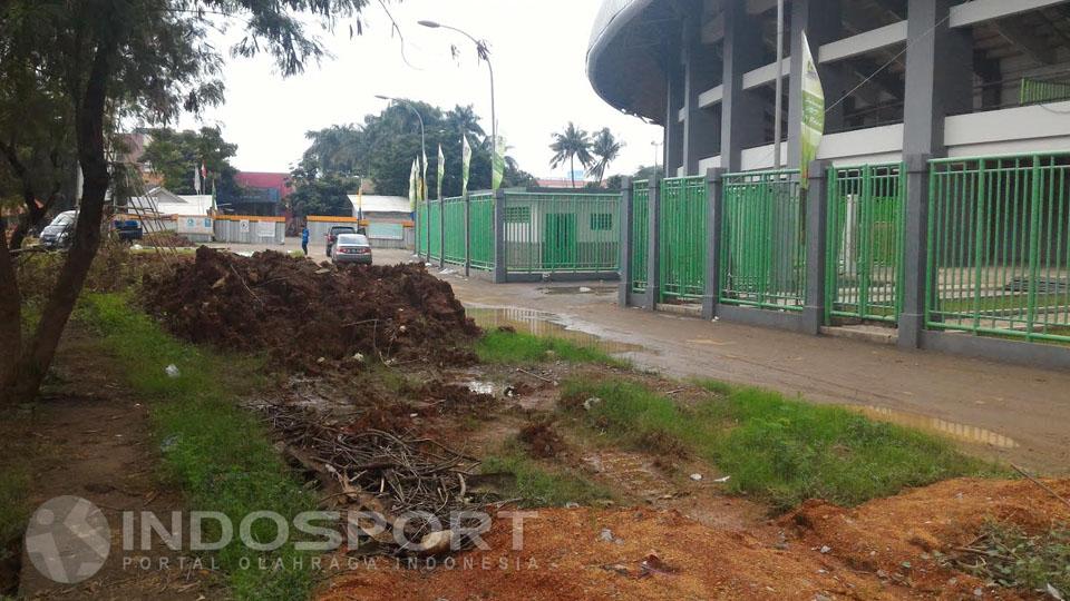 Suasana sekitaran stadion Patriot Bekasi yang akan digunakan pada perhelatan PON jabar 2016