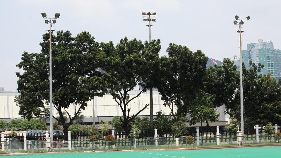 Lampu penerangan lapangan ini cukup baik. Hal itu dibuktikan lapangan kerap dipakai meski malam hari.