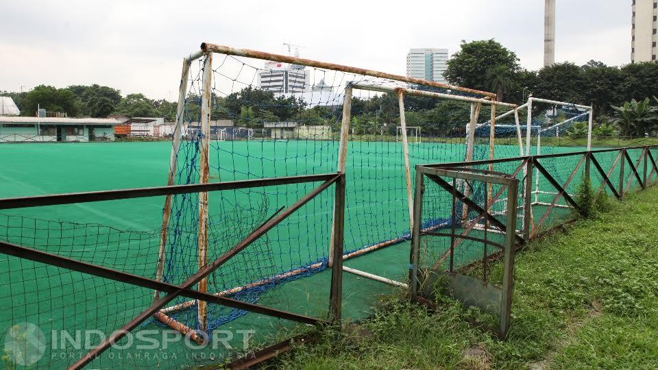 Meski kondisinya mengkhawatirkan, lapangan yang terletak di samping Hall A,B,C ini masih kerap digunakan.