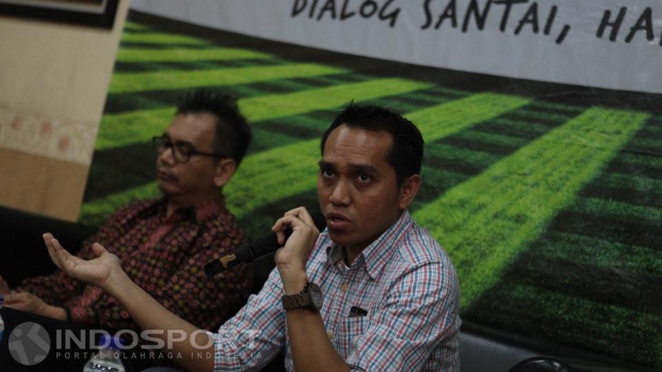 Sekretaris PT Liga Indonesia Tigorshalom Boboy (kanan) dalam acara Diskusi Santai PSSI Pers. Copyright: Herry Ibrahim/INDOSPORT