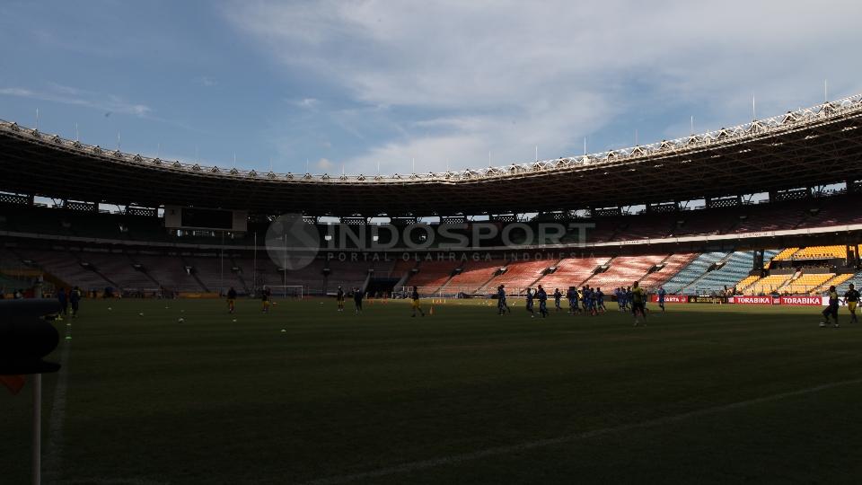 Para pemain Persib Bandung melakukan joging sebelum memulai latihan.