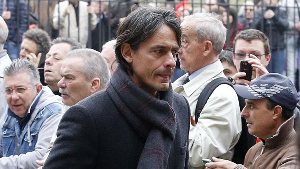 Filippo Inzaghi menghadiri pemakaman sang legenda AC Milan, Cesare Maldini. Copyright: INTERNET