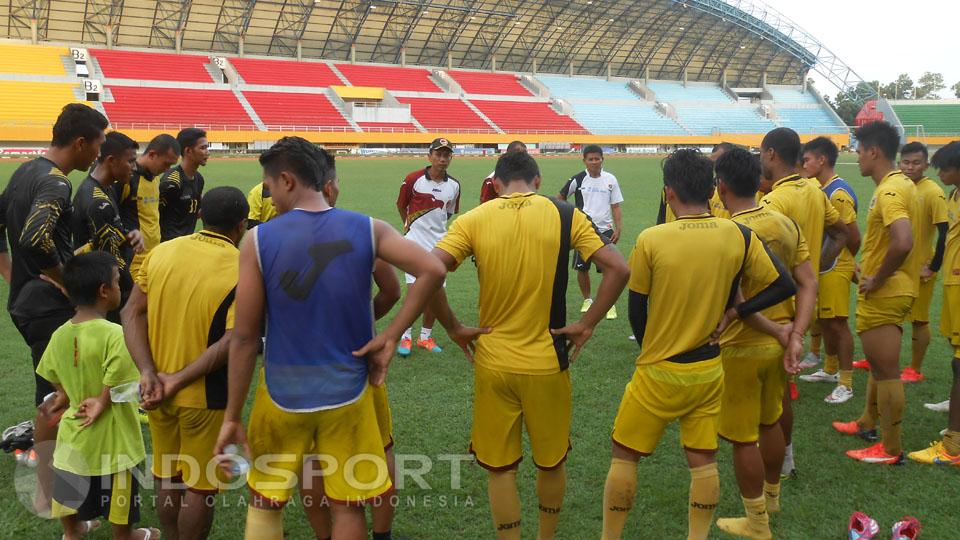 Sriwijaya FC pada sesi latihan di Stadion Gelora Sriwijaya Jakabaring Palembang, Senin (11/04/16) Copyright: Muhammad Effendi/INDOSPORT